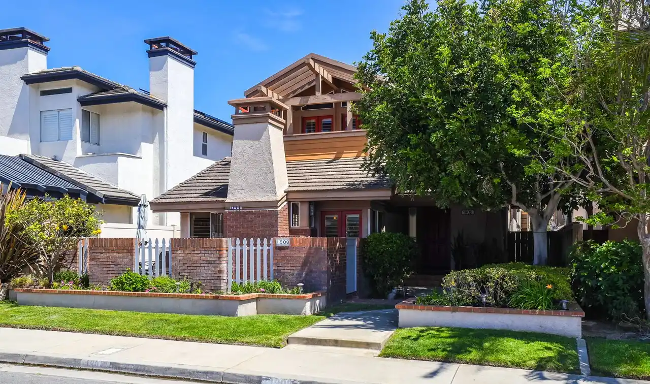 Spacious Huntington Beach Home with Wonderful Floor Plan