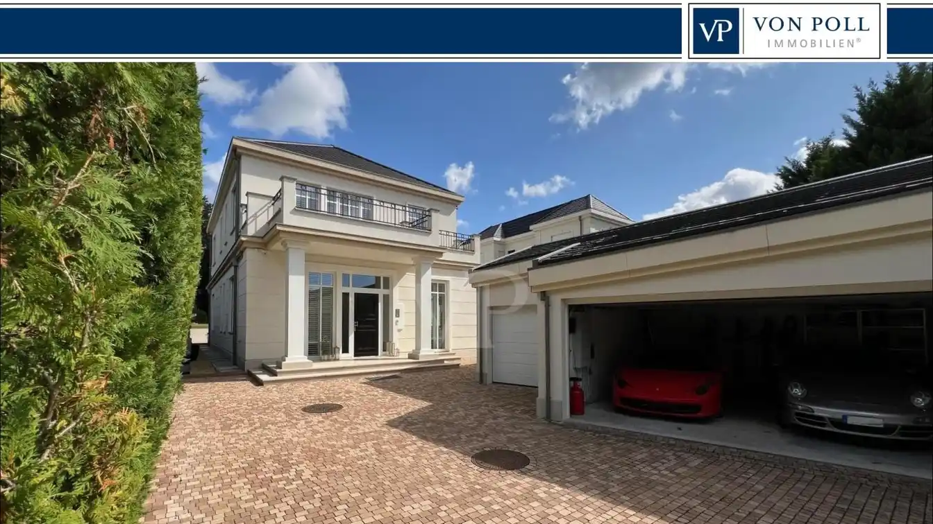 Energy-efficient Villa with Pool and 3 Garages in a Unique Panoramic Location