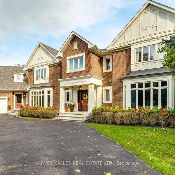 IMPRESSIVE WATERFRONT PROPERTY IN THE HEART OF OAKVILLE