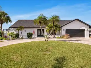 Warmth and Comfort with Contemporary Flair
