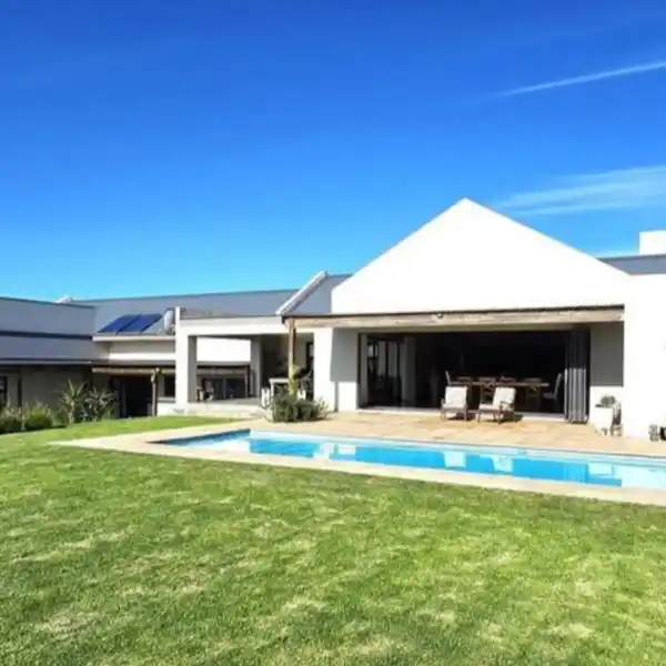 SLICE OF PARADISE IN OLIPHANTSKOP