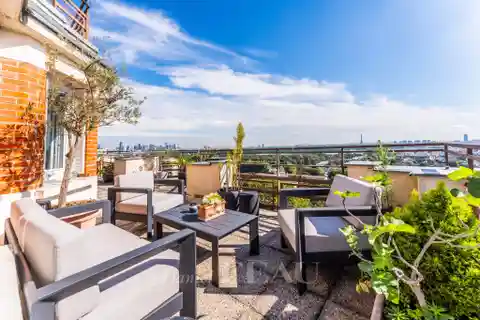 Bright Apartment with a Large Terrace