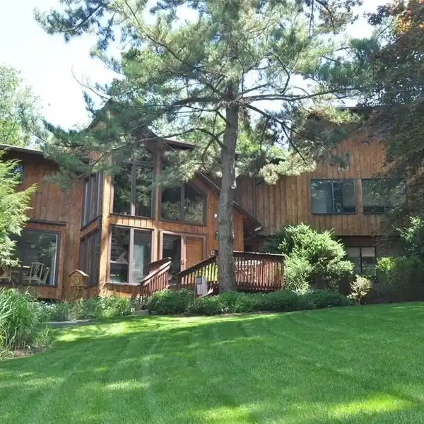 MODERN DESIGN WITH RURAL CHARM