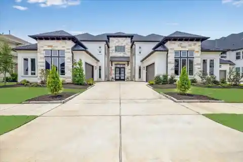 Beautiful Home in Sought-after Bridgeland