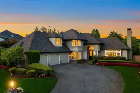 Meticulously Updated John Buchan-designed Home