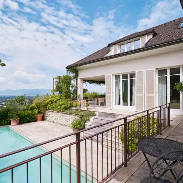 EXCLUSIVE LIVING WITH PANORAMIC VIEWS OF LAKE CONSTANCE AND THE ALPS