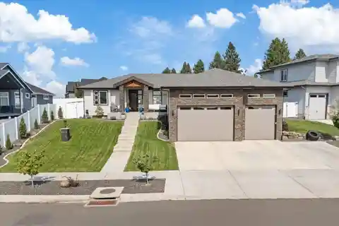 Beautiful and Spacious Rancher