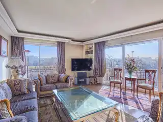 Dual-aspect Apartment with Beautiful Open Views