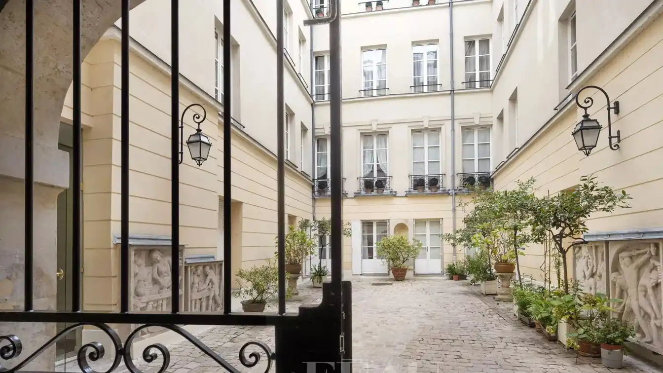 Bright Top-floor Split-level Apartment