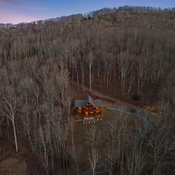 NEW CONSTRUCTION LOG HOME IN FALLING WATERS