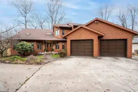 Luxurious Retreat Nestled in the Heart of Suncrest