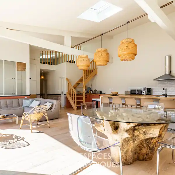 STUNNING PROPERTY IN CHARMING TOWN
