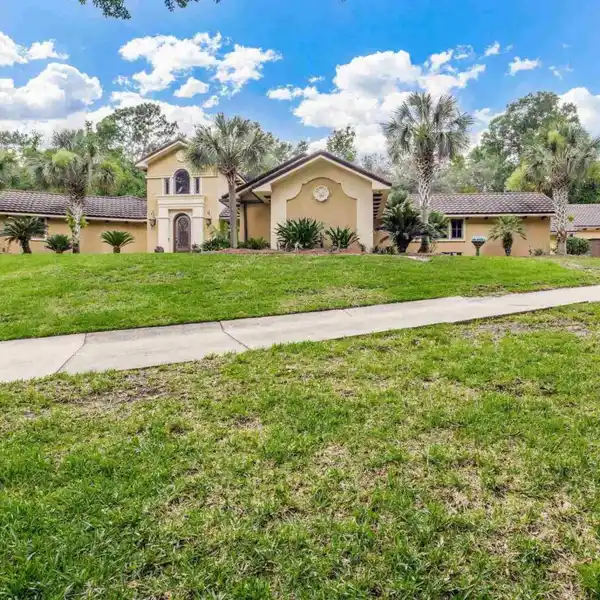 JAW-DROPPING ESTATE WITH DESIGNER POOL