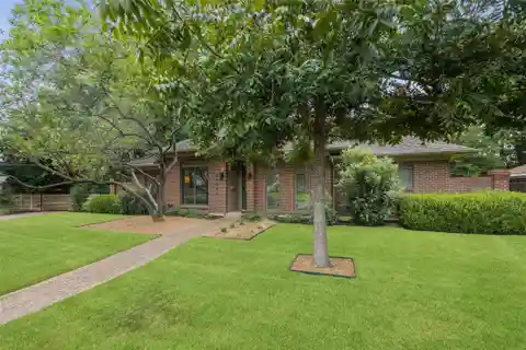 Country Club Lifestyle Steps from Northaven Trail