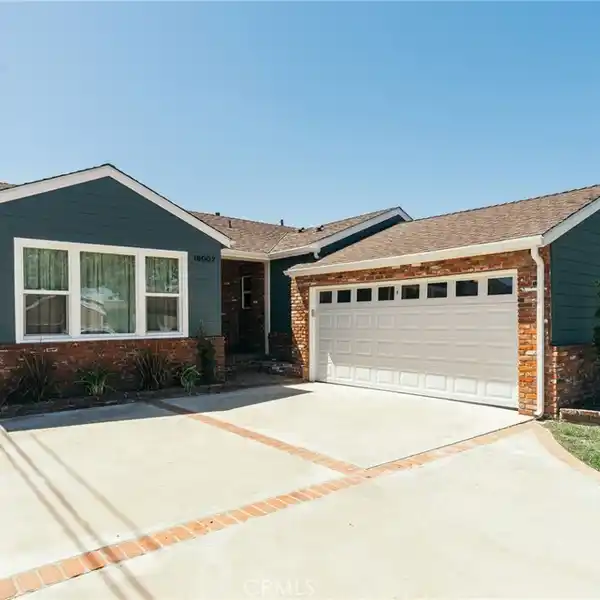 GORGEOUS HOME IN A PRIME NEIGHBORHOOD