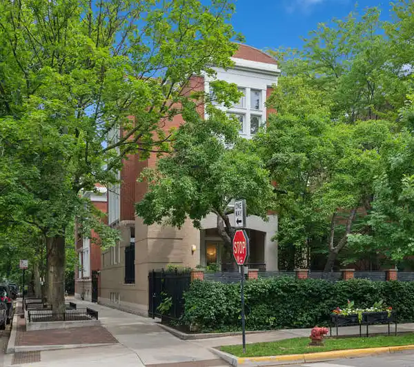 EXTRAORDINARY DOUBLE LOT HOME