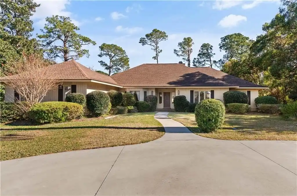 Charming Island Club Ranch Home on the Retreat Golf Course