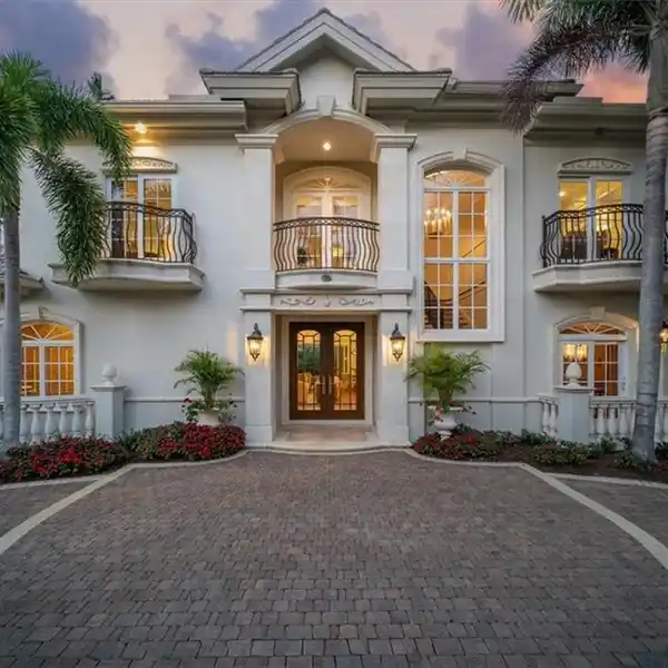 EXQUISITE BRITISH CAYMAN INSPIRED HAVEN