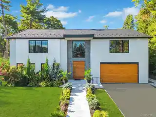 Exceptional New Construction in the Village of Saddle Rock