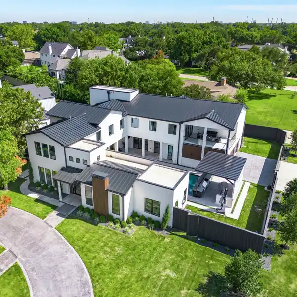 ELEVATED LUXURY WITH THOUGHTFUL DESIGN