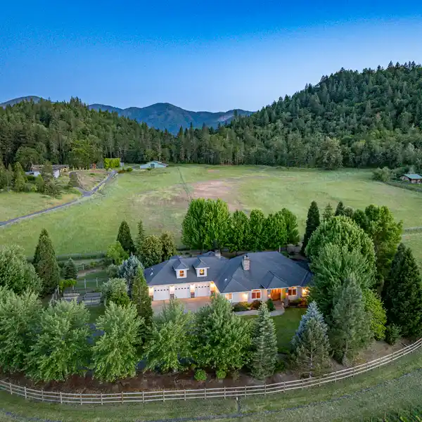 APPLEGATE VALLEY ESTATE