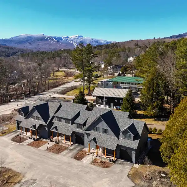 FURNISHED STOWE LUXURY TOWNHOME