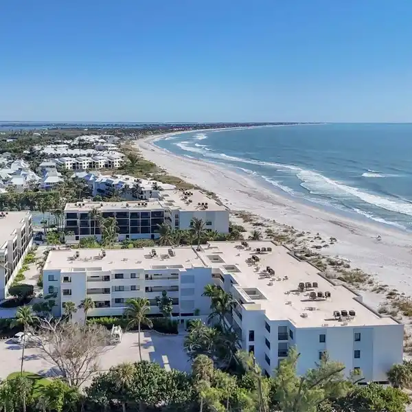 RENOVATED LUXURY CONDO FEATURING POOLSIDE ELEGANCE