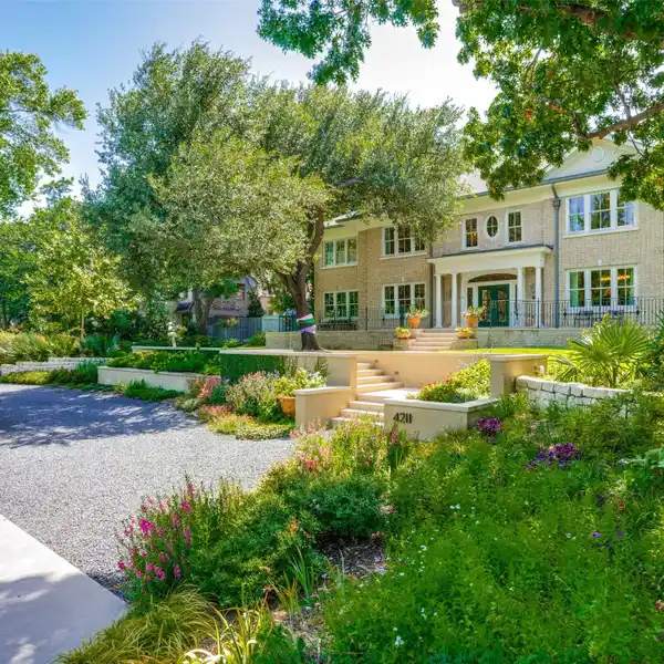 MAGNIFICENT RESIDENCE ON A COVETED LAKESIDE LOT