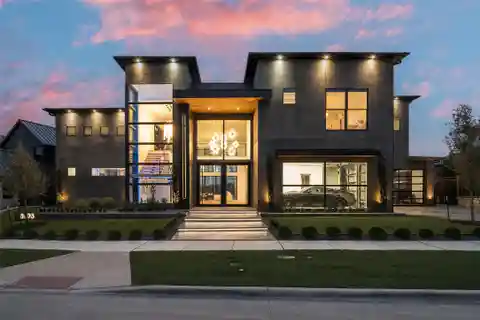 Extraordinary High-end Home in the Hills of Kingswood
