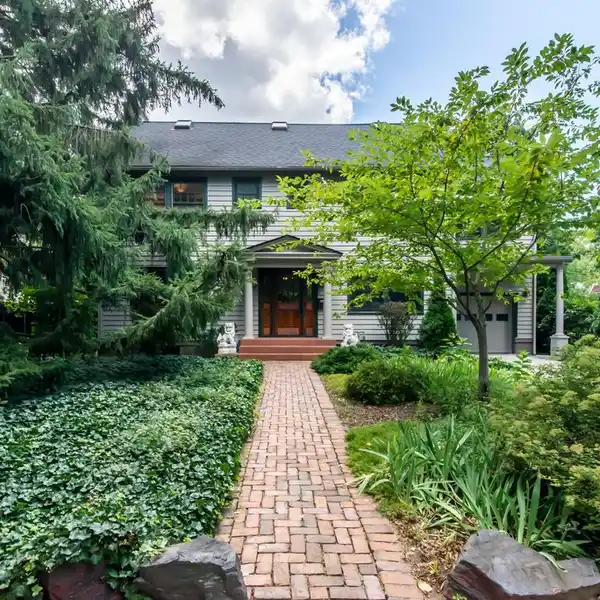 LOVELY HOME WITH UNIQUE DETAILS