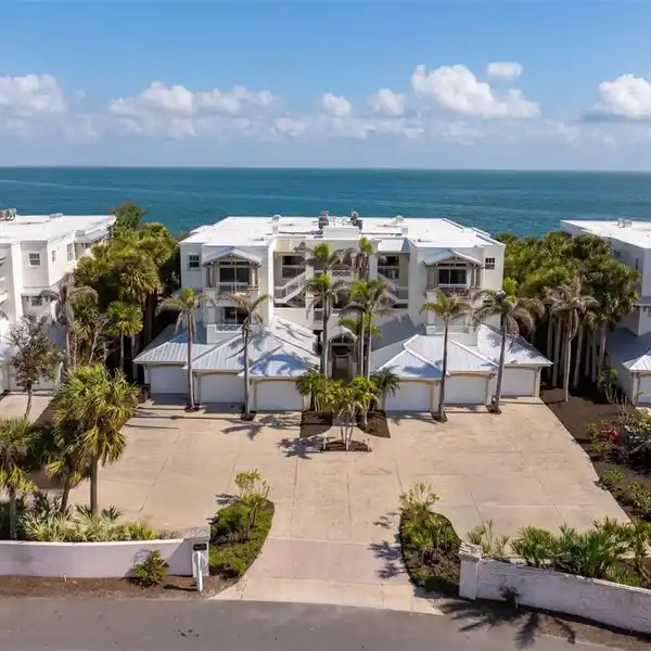 EXQUISITE HARBORSHORE CONDOMINIUM