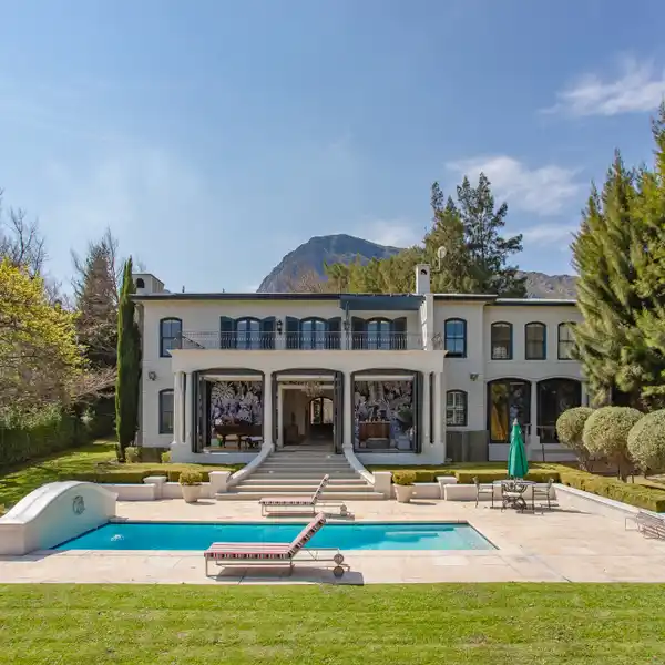 THE EPITOME OF LUXURY LIVING