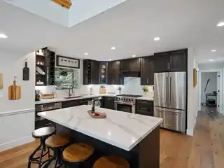 Mountain Modern Home Blending Elegance and Comfort