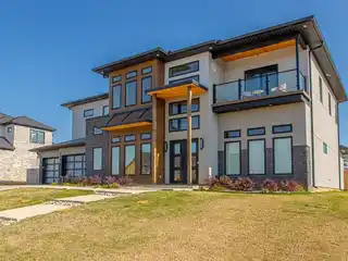 Luxury and Functionally with an Amazing Lake View