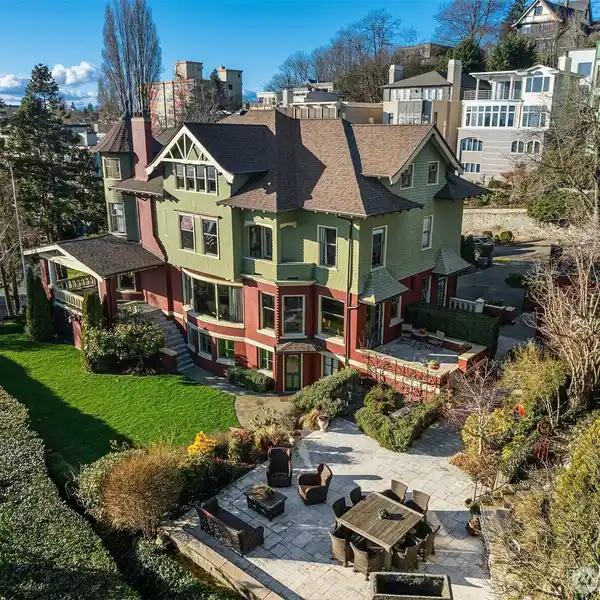 EXQUISITELY RESTORED CRAFTSMAN