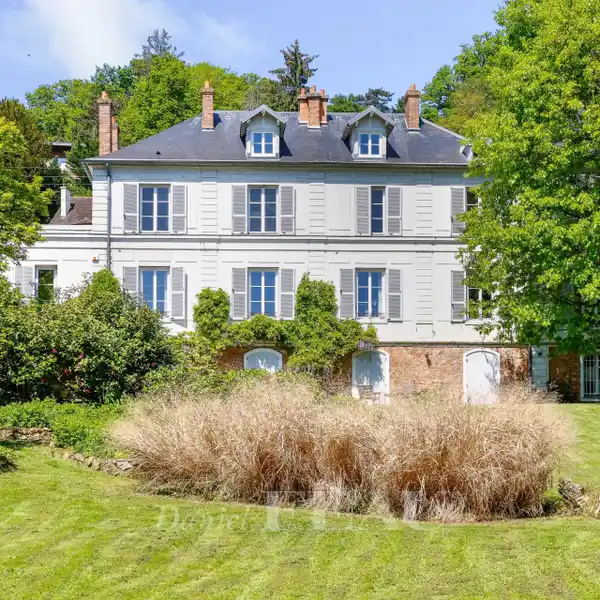 EXPANSIVE VILLA WITH HUGE VIEWS