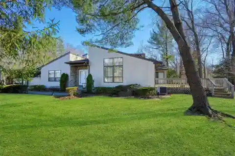 Bright and Spacious Home in the Fairways