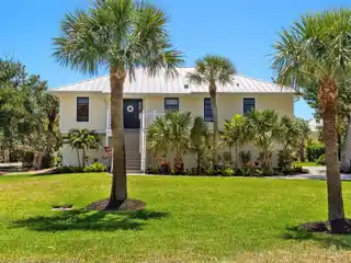 Elegantly Designed and Updated Beach Cottage