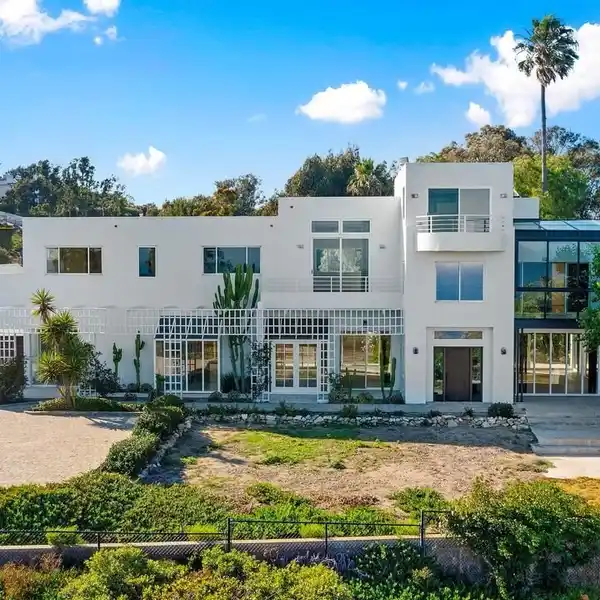 UNPARALLELED PROPERTY IN PRESTIGIOUS POINT DUME
