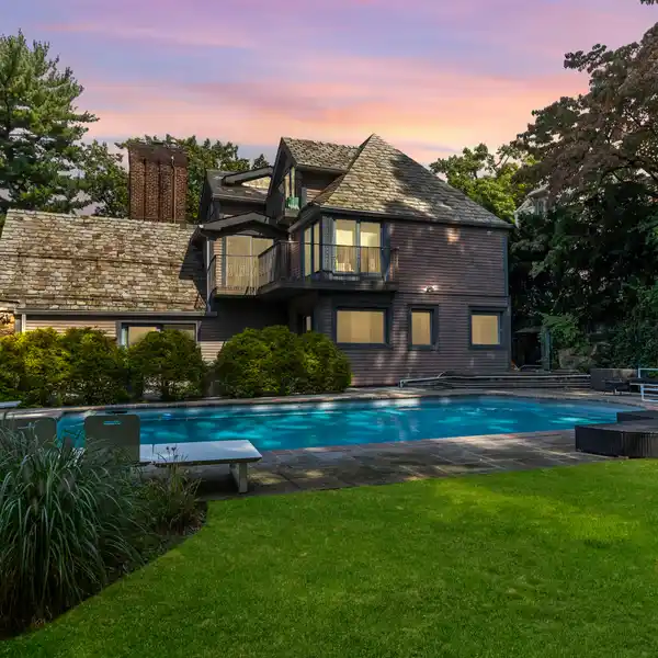 TIMELESS ARCHITECTURE MEETS MODERN INTERIORS