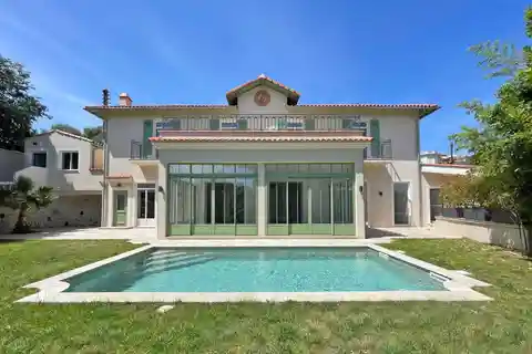 Magnificent Villa Near the Sea
