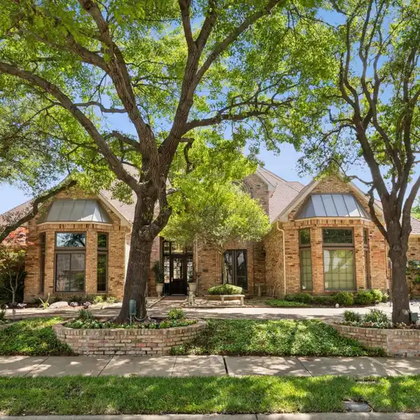 IMPRESSIVE WILLOW BEND HOME