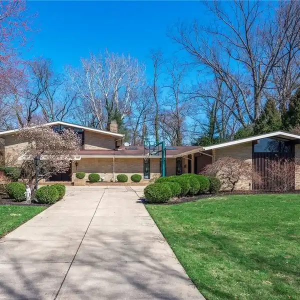 BEAUTIFULLY DESIGNED MID-CENTURY MODERN HOME