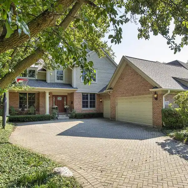 GOURMET KITCHEN WITH CENTER ISLAND OPENING TO SPACIOUS GREAT ROOM