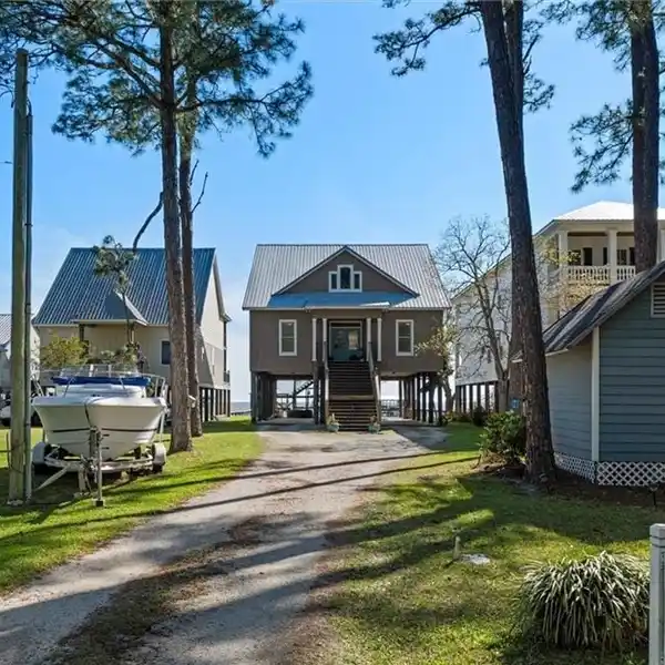 CUSTOM HOME DESIGNED FOR COMFORTABLE LIVING