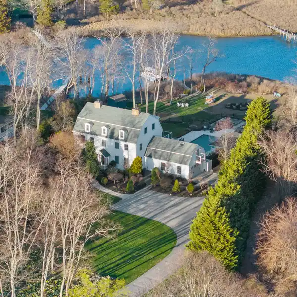 EXQUISITE WATERFRONT ESTATE