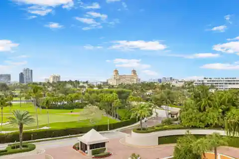 Rare Corner Unit at Breakers Row