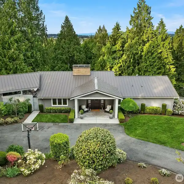 STYLISHLY UPDATED MID-CENTURY HOME