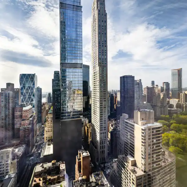 RENTAL IN AN ICONIC TOWER