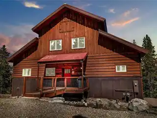 Uniquely Incredible Newer Mountain Home